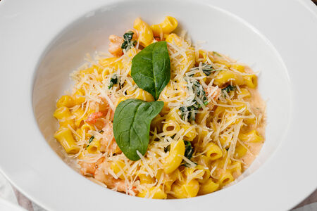 Паста с креветками и шпинатом