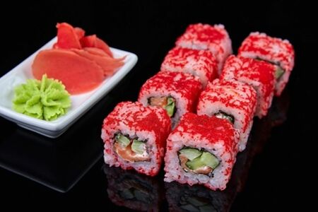 Ролл Калифорния с лососем