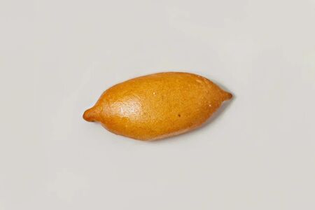 Пирожок с зеленым луком и яйцом