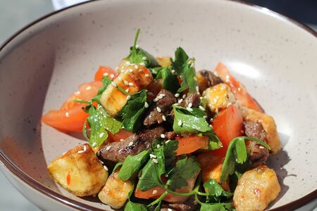 Тайский салат с телятиной и баклажанами