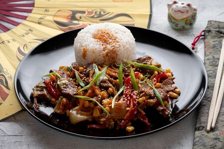 Говядина по-тайски с рисом