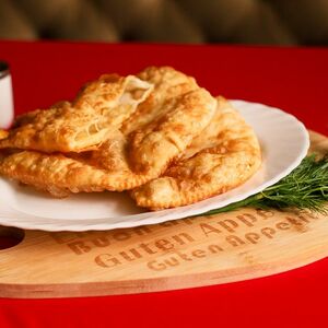 Чебурек с ветчиной и сыром