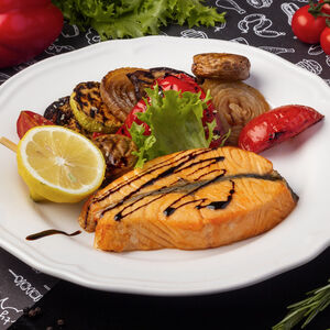 Семга с овощами гриль