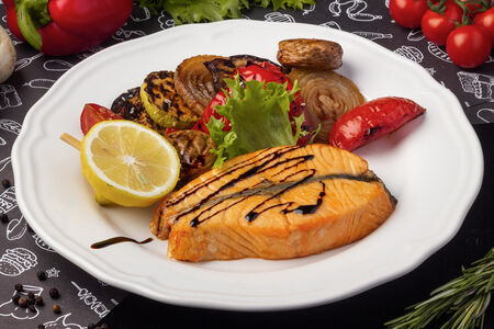 Семга с овощами гриль