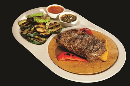 Стейк Шатобриан с двумя соусами 280/100/50/50 г