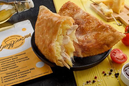Чебурек с курицей и сливочным сыром