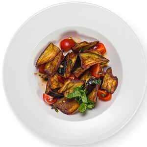 Теплый салат с баклажанами