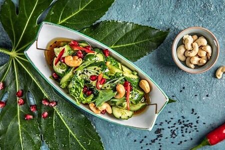 Салат битые огурцы