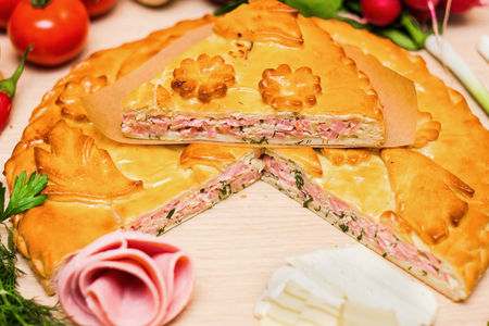 Пирог с ветчиной и сыром