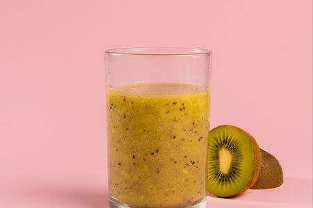 Смузи киви-ананас