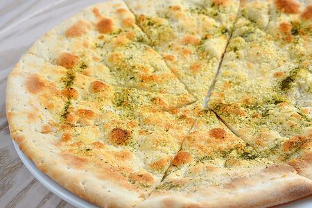 Фокачча с пармезаном и розмарином