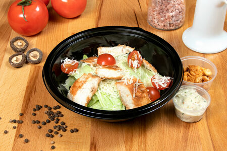 Салат Цезарь с курицей