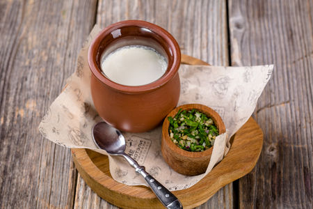 Мацони с ароматными травами