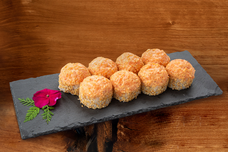 Острый ролл с лососем lux