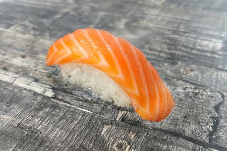 Суши лосось