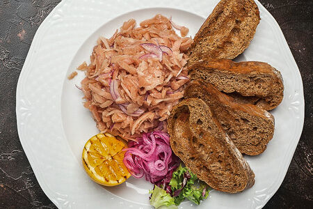 Строганина из пеламиды фирменная