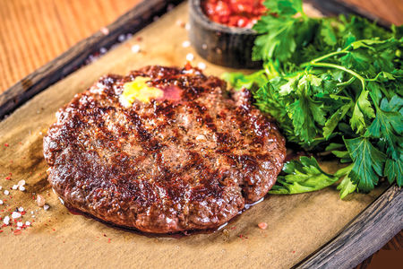 Рубленый бифштекс на гриле