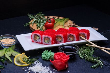 Ролл Калифорния с лососем