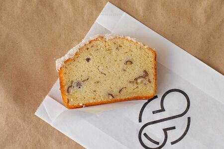 Кекс с кокосовой сгущенкой и фундуком