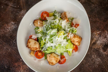 Салат Цезарь с куриным филе