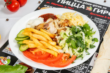 Шаурма Ливанская куриная в тарелке