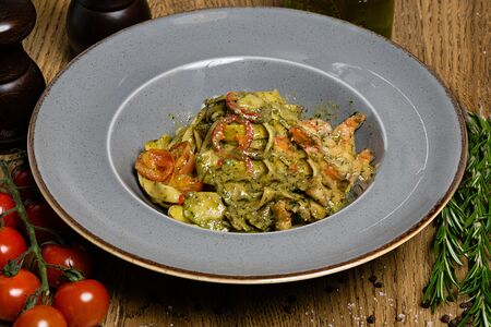 Паста Креветки и авокадо