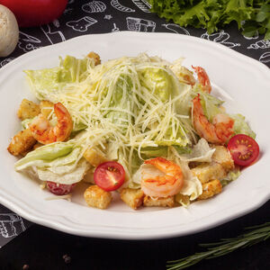 Салат Цезарь с креветками