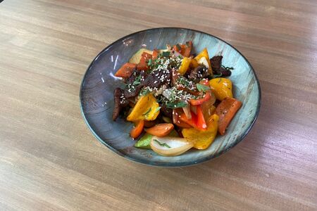 Говядина с овощами