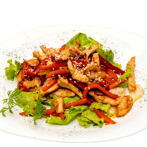 Теплый салат со свининой