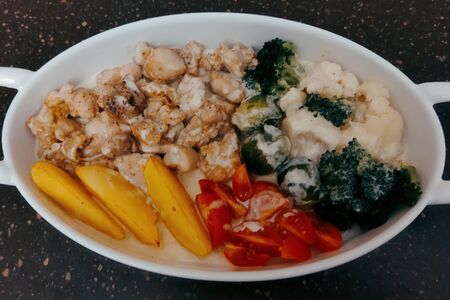 Курица с овощами в сливочном соусе