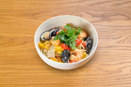 Лапша с морепродуктами Том Кха