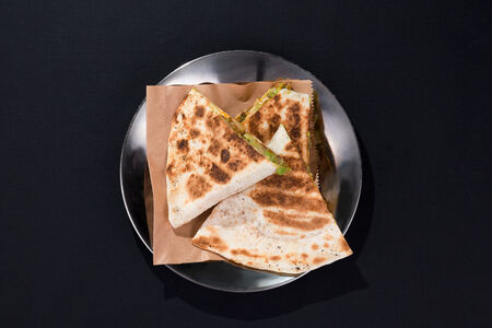 Кесадилья с курицей и сыром