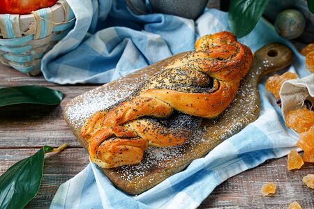 Плетёнка с маком