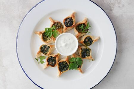 Бораки со шпинатом и сыром брынза