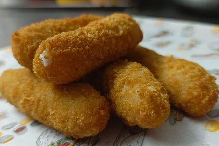 Сырные палочки из моцареллы