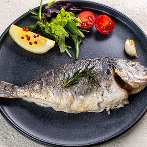 Дорадо с пряными травами