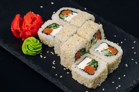 Калифорния с форелью в кунжуте