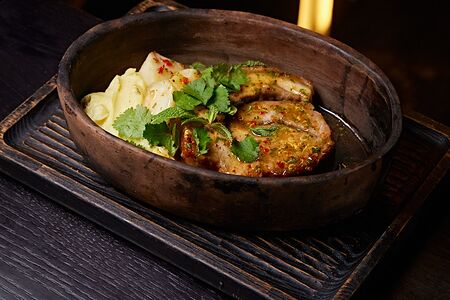 Свиная грудинка и яблоко