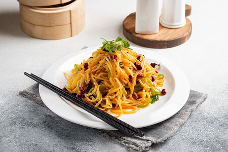 Салат из картофеля с перцем чили