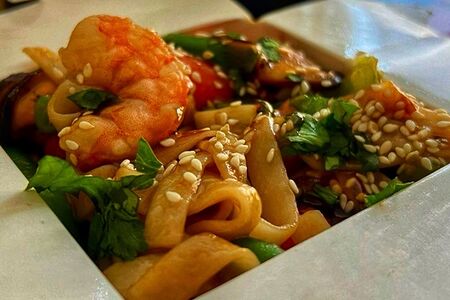 Вок с креветками 