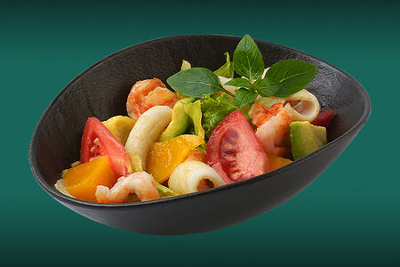 Салат с креветками, авокадо и манго