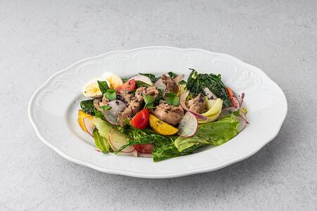 Салат с печенью трески и заправкой из оливок