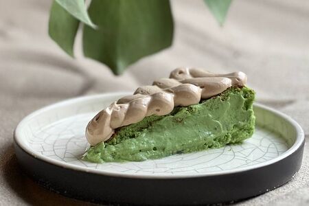 Баскский матча-чизкейк и крем из вареной сгущенки