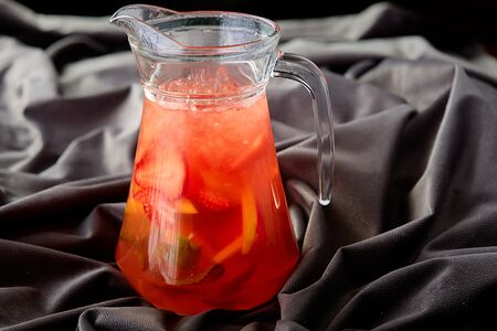 Фирменный клубничный лимонад 