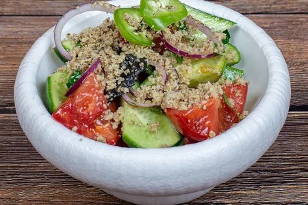 Овощной салат с орехами