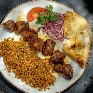 Шашлык из баранины с гарниром