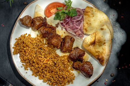 Шашлык из баранины с гарниром