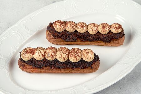 Эклер с варенной сгущенкой