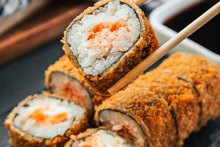 Жареный ролл Филадельфия спешл