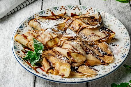 Молоко, мука, банан, карамельный соус